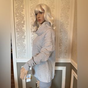 NWT!🤩Michael Kors-women’s size-S/Pearl Heather/turtle neck/with sequin MK